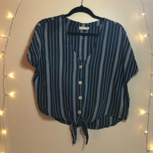 Cool, boxy cropped Universal Thread button-up